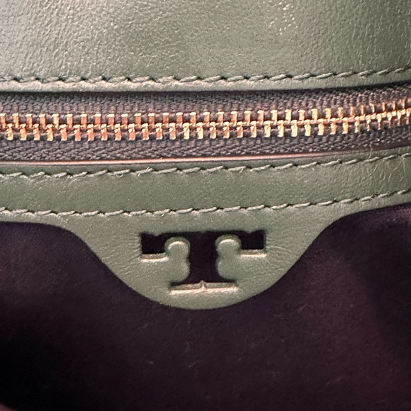 Stunning Tory Burch Gemini Link Shoulder Bag - Picture 10 of 10